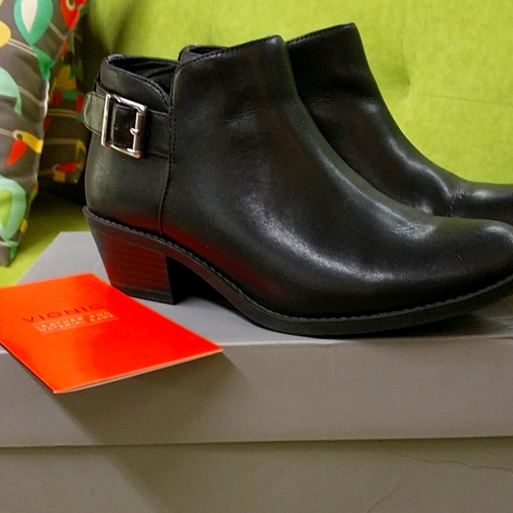 Vionic  Millie Black Booties  sz.6